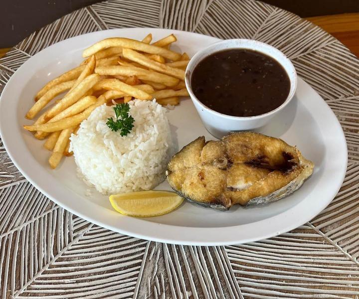 Dive into Flavor: Customize Your Fresh Seafood Dining Experience!